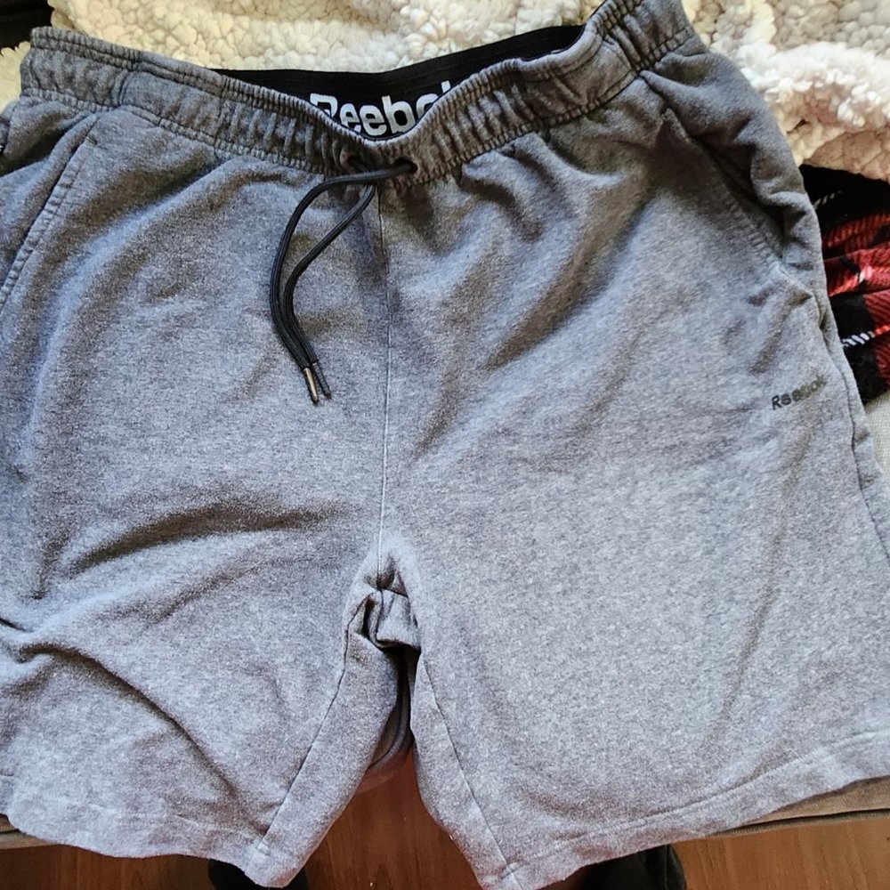 Reebok Men's Shorts Large Drawstring Stretchy Gym Shorts